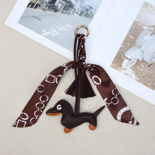 Obesek iz rjavega usnja za jazbečarja