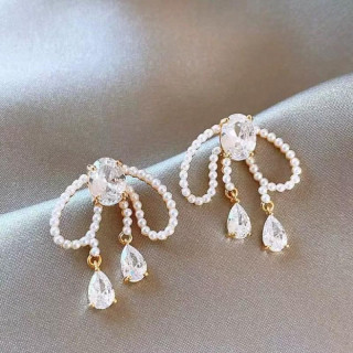 Pozlačeni uhani s cirkoni in biseri