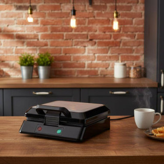 Pekač za vaflje s premazom proti prijemanju za 4 velike vaflje 1080–1300 W, KADEN
