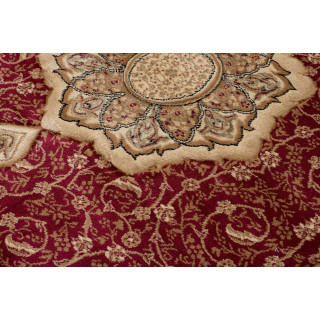 Rdeča preproga z vzorcem