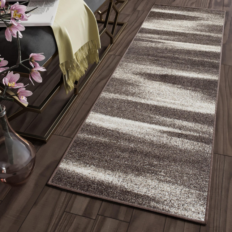 Rjava moderna preproga z vzorcem