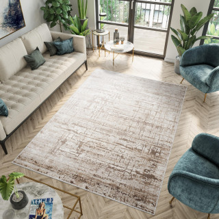 Krem preproga z nežnim vzorcem