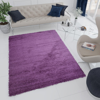 Kosmata preproga v vijolični barvi