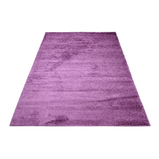 Kosmata preproga v vijolični barvi