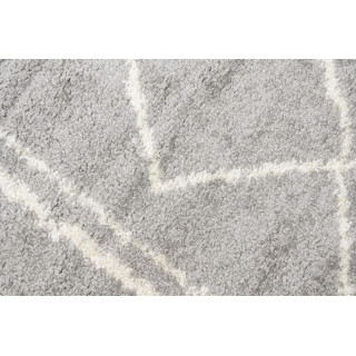 Kosmata siva preproga z modernim vzorcem