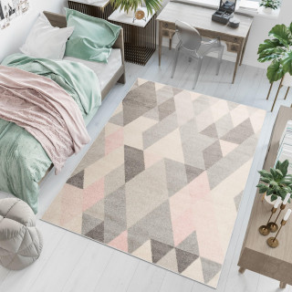 Vzorčasta sivo-roza preproga