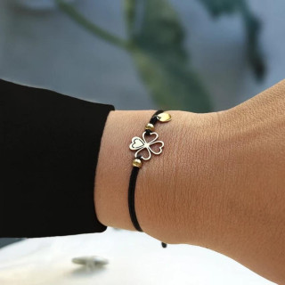 Pozlačena črna zapestnica s štiriperesno deteljico