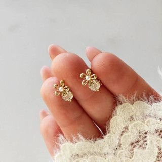 Pozlačeni ženski uhani z rožo