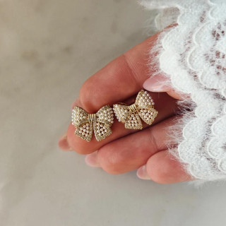 Ženski uhani v obliki pentlje z biseri