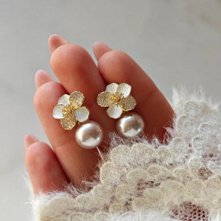 Ženski pozlačeni uhani z rožo in biserom