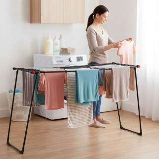Razširljiv črni stojalo za sušenje perila