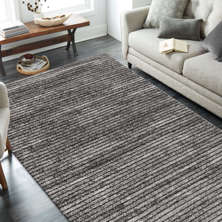 Rjavo-siva preproga s tankimi črtami