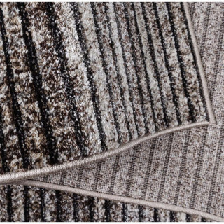 Rjavo-siva preproga s tankimi črtami