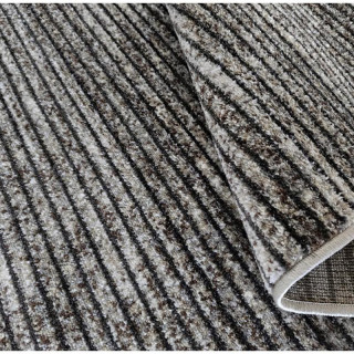 Rjavo-siva preproga s tankimi črtami