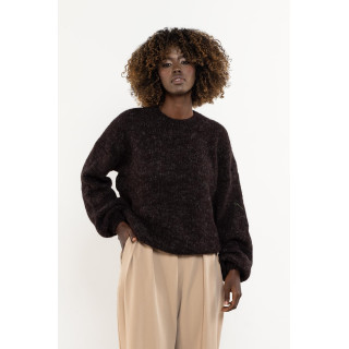 Topel ženski pulover v čokoladni barvi