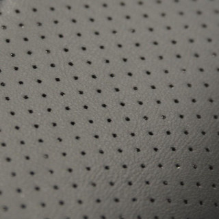 Siv usnjen igralni stol z naslonom za noge