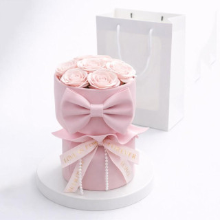 Škatla dišečih rožnatih milnih cvetov