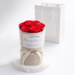 Škatla dišečih rdečih milnih cvetov