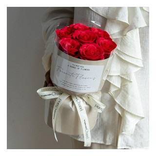 Škatla dišečih rdečih milnih cvetov