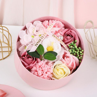 Darilna škatla dišečih rožnatih milnih cvetov