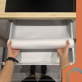 Bela nedrseča podloga za predale