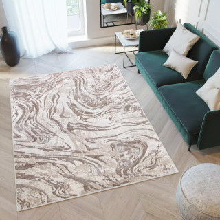 Bež preproga z geometrijskim motivom