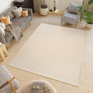 Bela pletena preproga v boho slogu