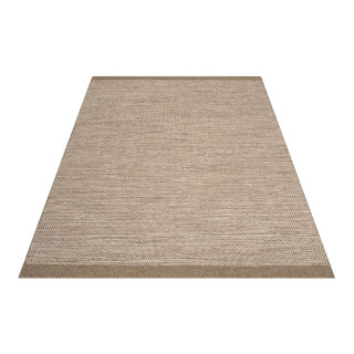 Pletena temno bež preproga v boho slogu