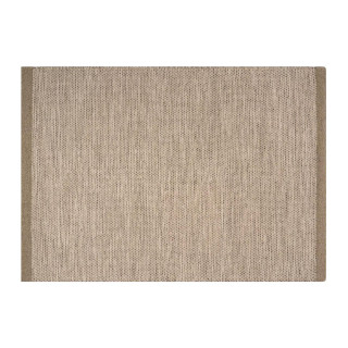 Pletena temno bež preproga v boho slogu