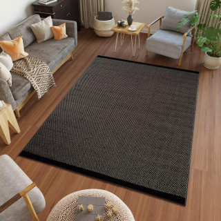 Črna pletena preproga v boho slogu