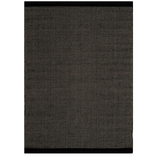 Črna pletena preproga v boho slogu