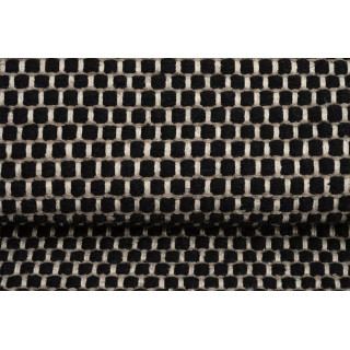 Črna pletena preproga v boho slogu