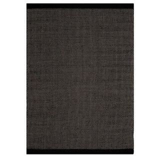 Črna pletena preproga v boho slogu