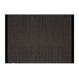 Črna pletena preproga v boho slogu