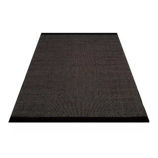 Črna pletena preproga v boho slogu