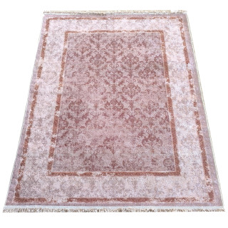 Vzorčasta moderna preproga