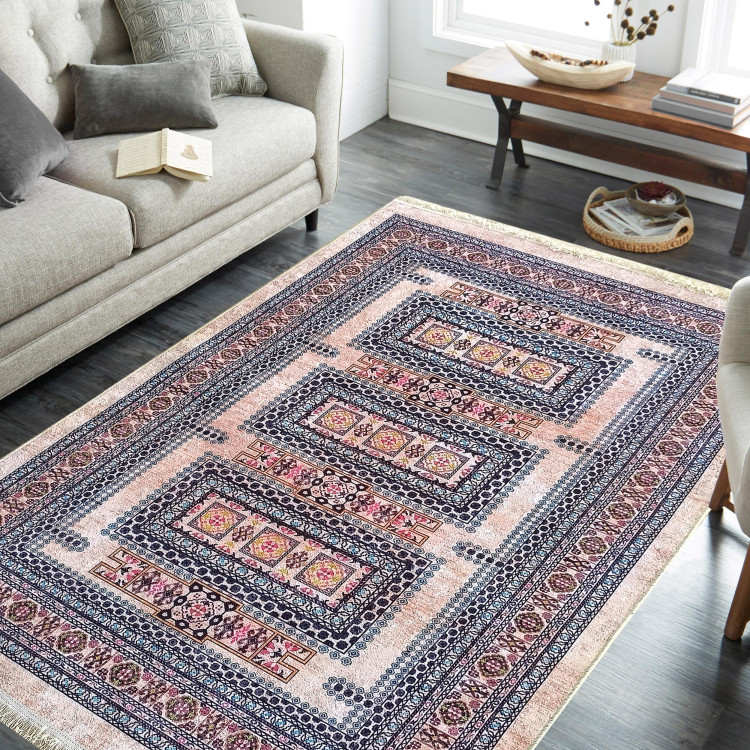 Barvita vzorčasta preproga