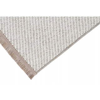 Bež preproga z resicami