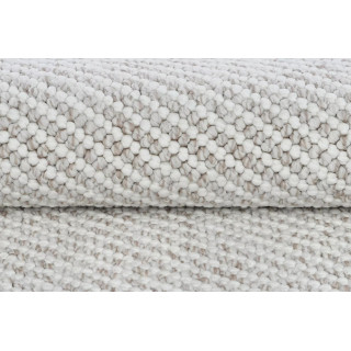 Bež preproga z resicami