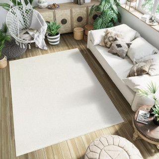 Bela preproga z resicami