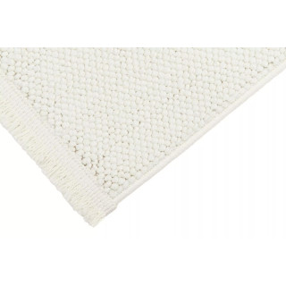 Bela preproga z resicami