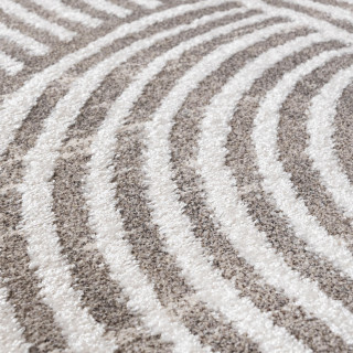 Vzorčasta bež preproga