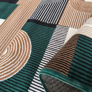 Zelena vzorčasta preproga