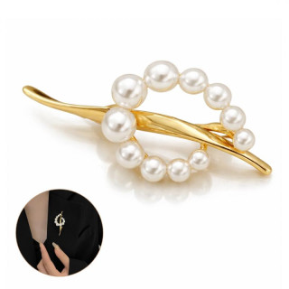 Elegantna zlata broška z biseri