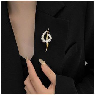 Elegantna zlata broška z biseri