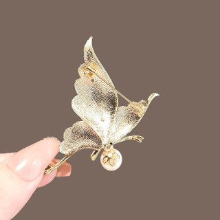 Broška z bisernim metuljem in biserom