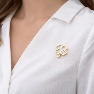 Elegantna zlata broška v obliki štiriperesne deteljice