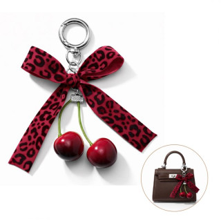 Obesek z bordo češnjami