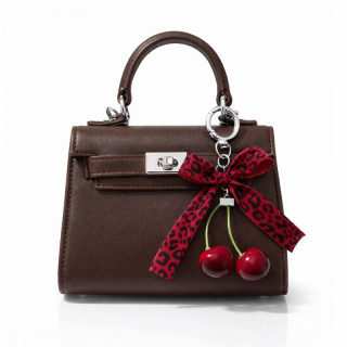 Obesek z bordo češnjami