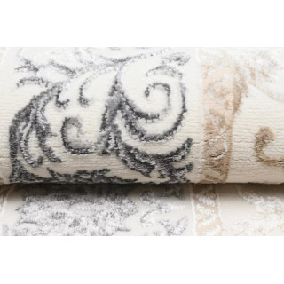 Moderna kremna preproga s cvetjem